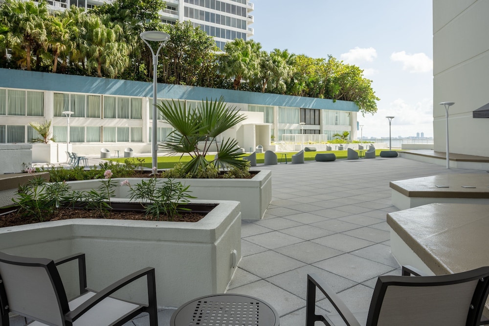 Room, 1 King Bed, Terrace, Poolside