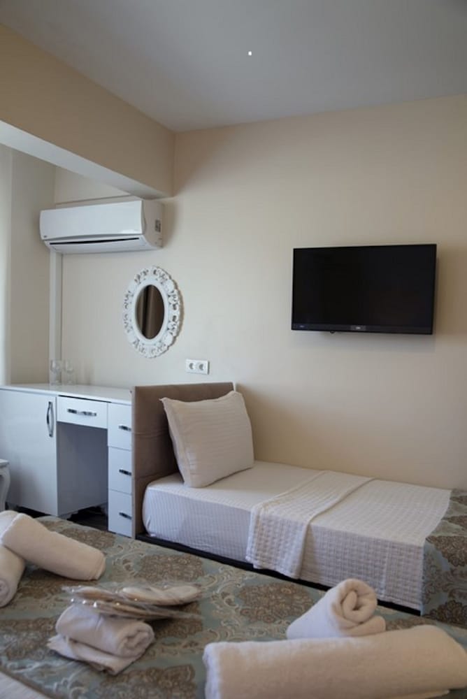 Standard Triple Room, Sea View, Beachfront photo 1