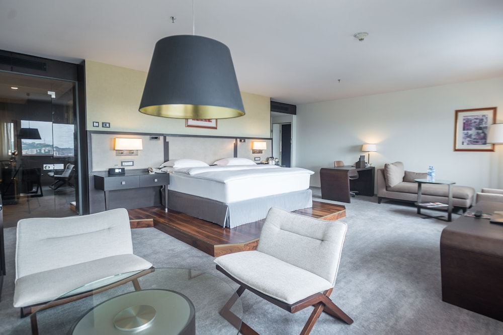 Executive Suite, 1 King Bed (Royal) - Photo 1