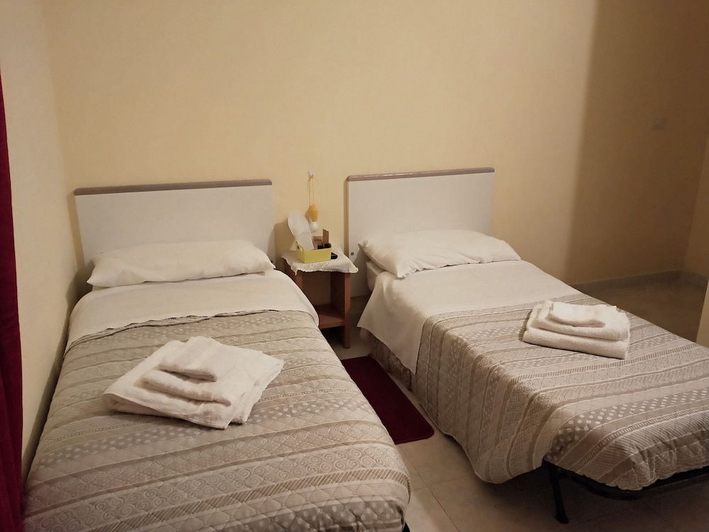 Standard Twin Room, 2 Twin Beds, Private Bathroom, Garden View