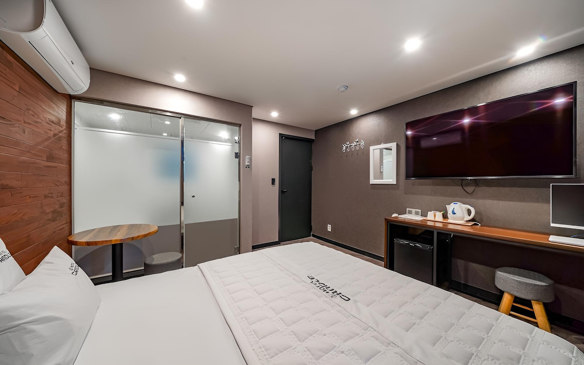 Room (Deluxe A (spa bath + Netflix availabl) - Photo 3