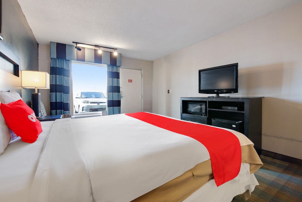 Room, 1 King Bed - Photo 3