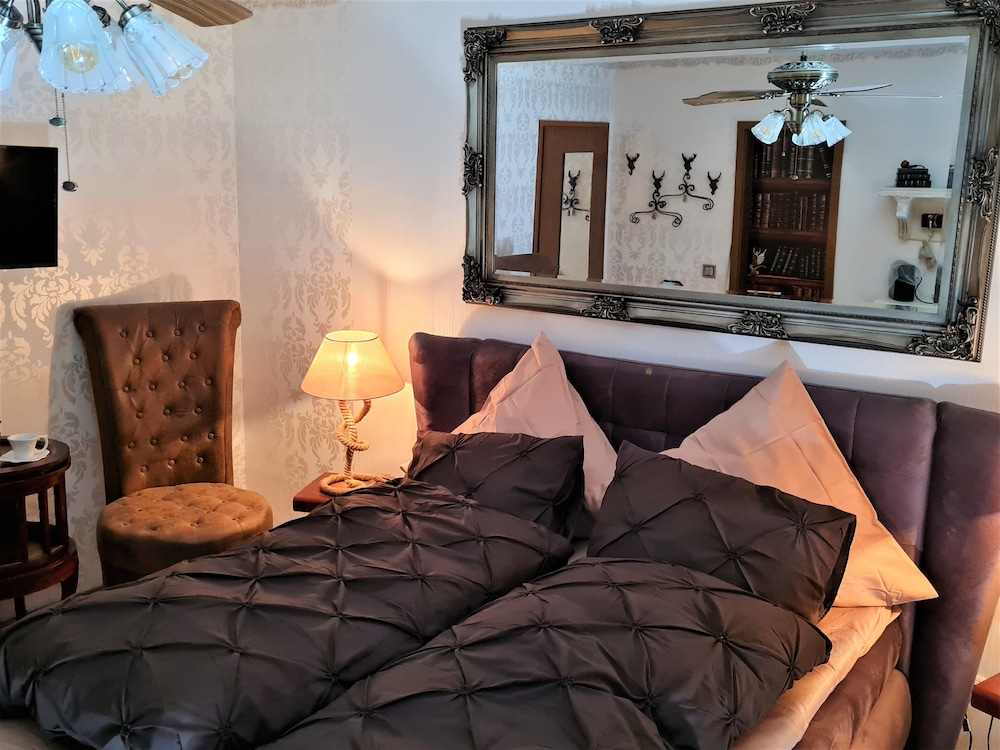 Deluxe Double Room, 1 Queen Bed, Balcony, Mountain View photo 1