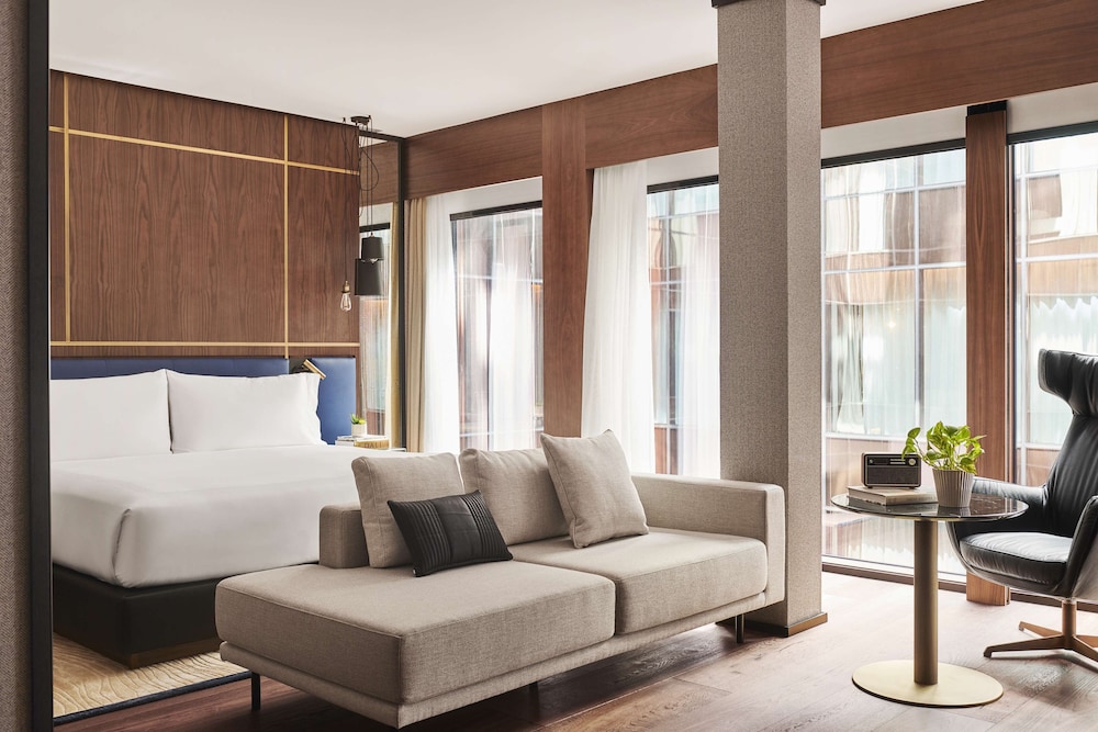 Deluxe Room, 1 King Bed