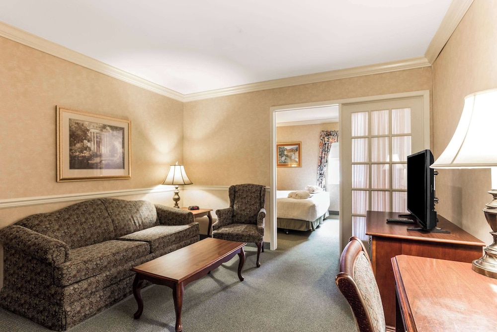 Suite, Non Smoking (Efficiency) - Photo 1