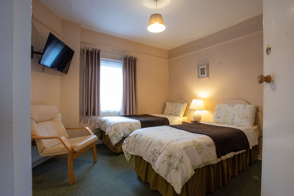 Basic Twin Room, Ensuite (Room 2) - Photo 2