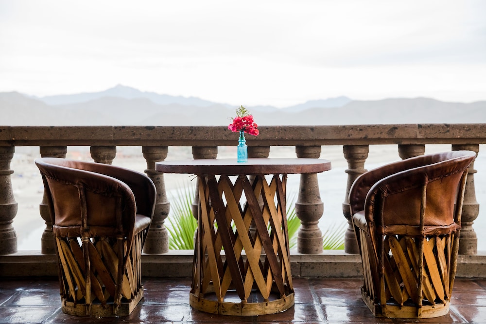 Luxury Penthouse, 1 King Bed, Ocean View photo 2