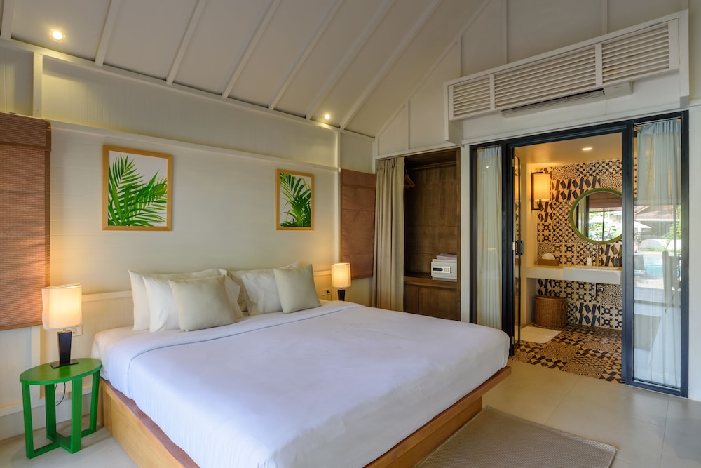 Villa, 1 King Bed, Garden View, Garden Area - Photo 2