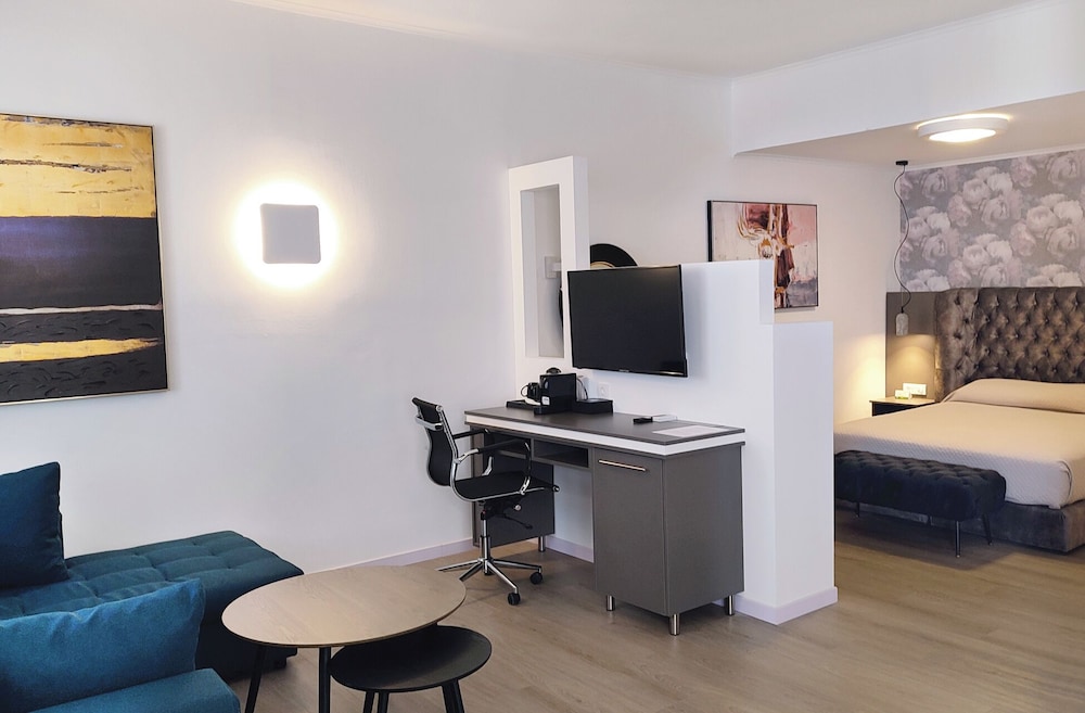 Deluxe Double Room, Panorama photo 2