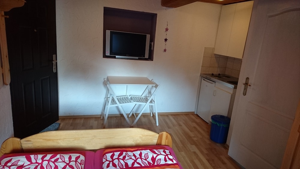 Basic Apartment, 1 Double Bed, Mountain View, Ground Floor photo 3