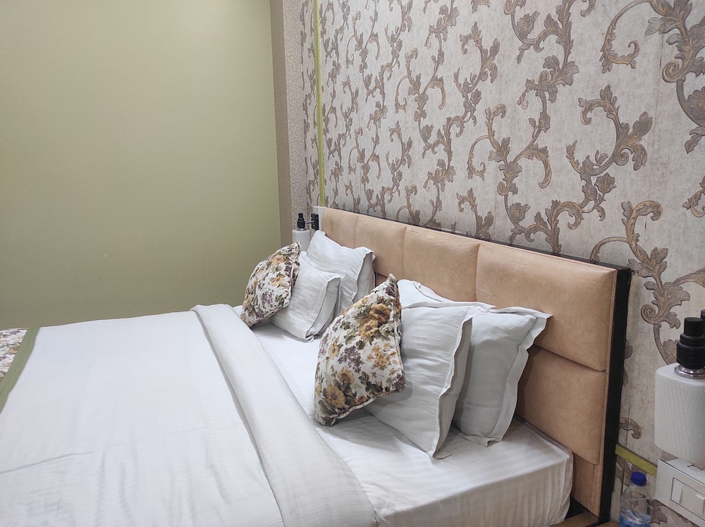 Deluxe Room - Photo 4