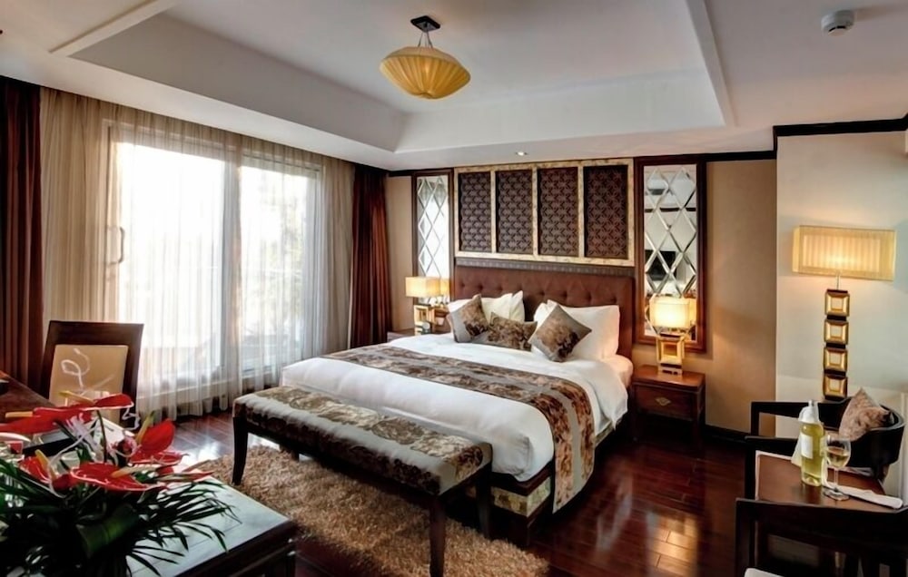 Suite Balcony with City View