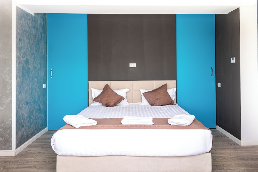 Superior Penthouse, 2 Bedrooms, Terrace, Partial Sea View photo 1