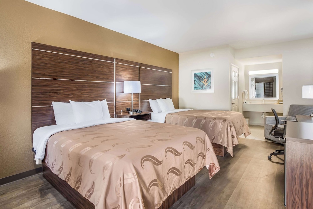 Room, 2 Queen Beds, Accessible, Smoking - Photo 1