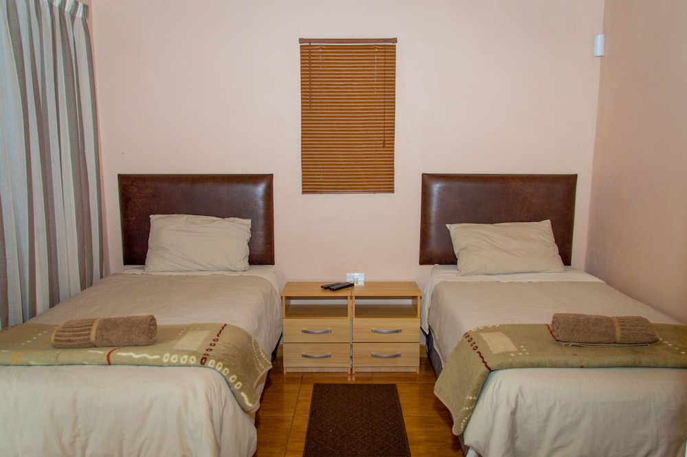 Standard Twin Room, 2 Twin Beds photo 1