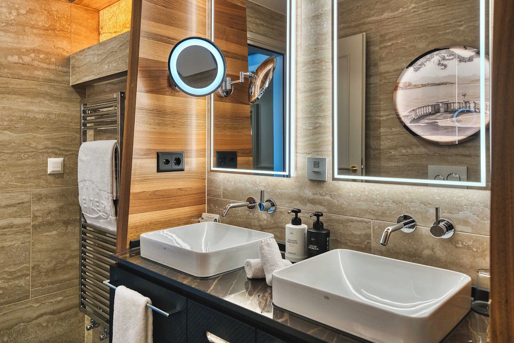 Deluxe Triple Room, City View - Photo 2