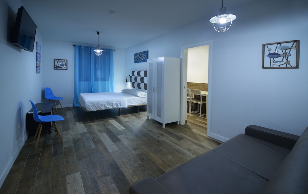Suite - Photo 11