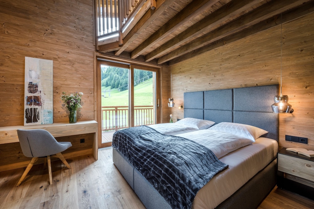 Luxury Chalet, 4 Bedrooms, Sauna, Mountain View photo 1