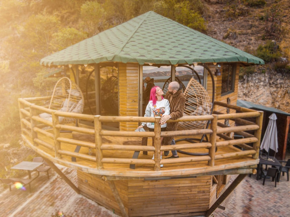Deluxe Cabin, Balcony, Lake View photo 1