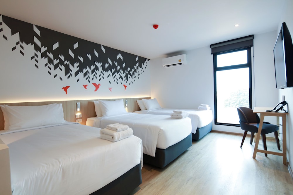 Deluxe Triple Room, City View