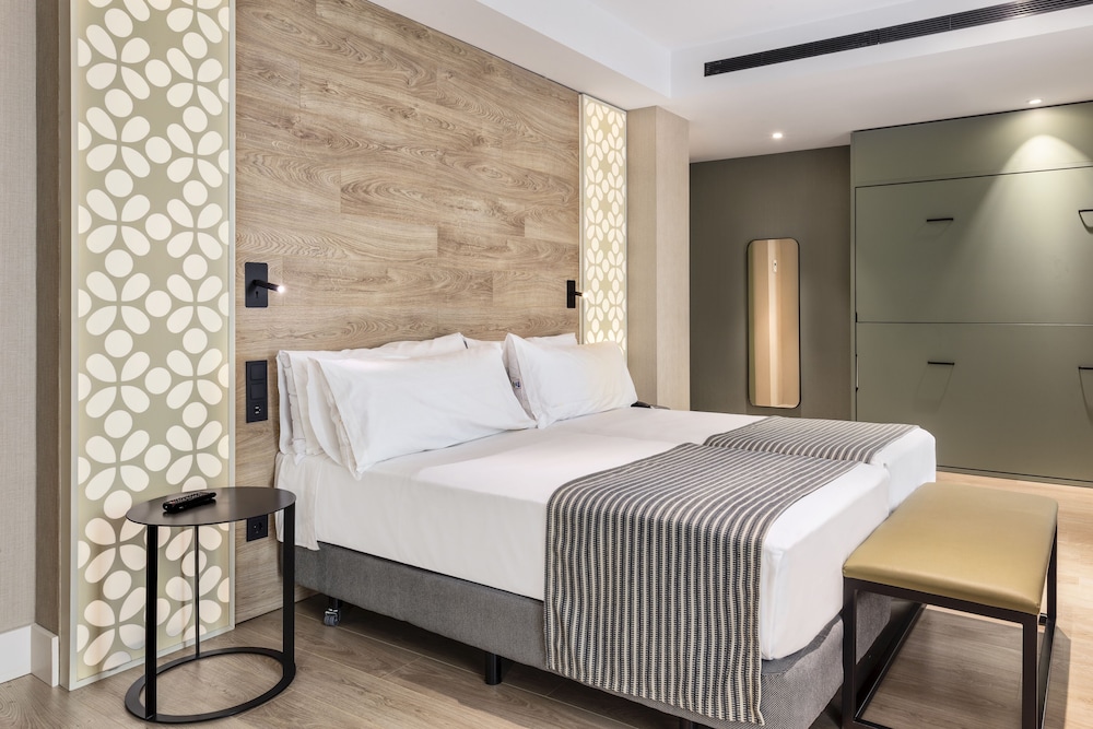 Premium Quadruple Room (2 Adults + 2 Children) - Photo 2