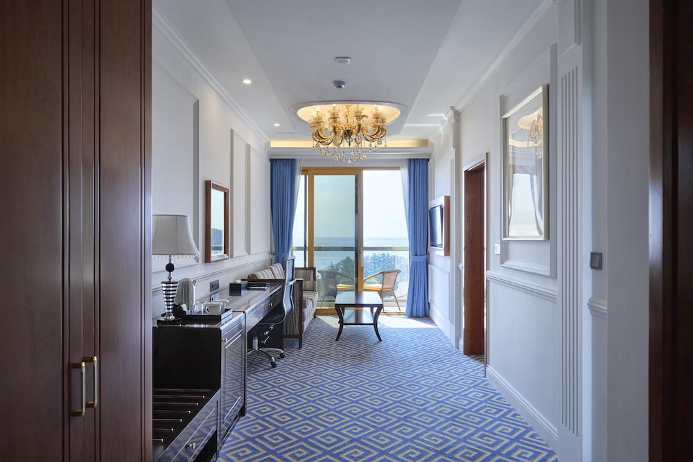 Ocean View Suite with Jacuzzi - Photo 5