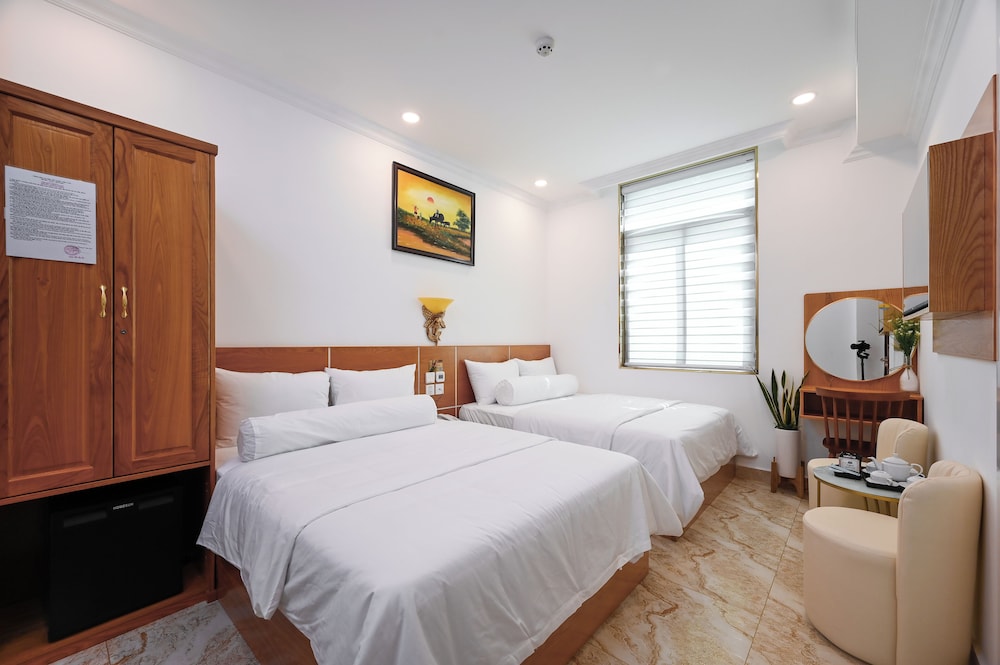 Deluxe Quadruple Room, Bathtub