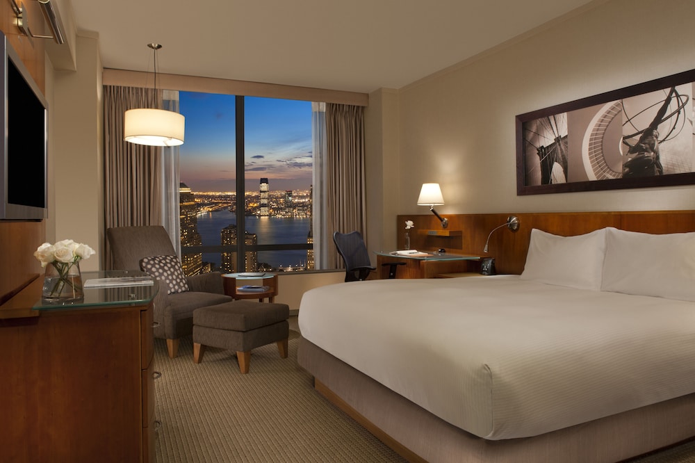 Deluxe Room, 1 King Bed, City View photo 1