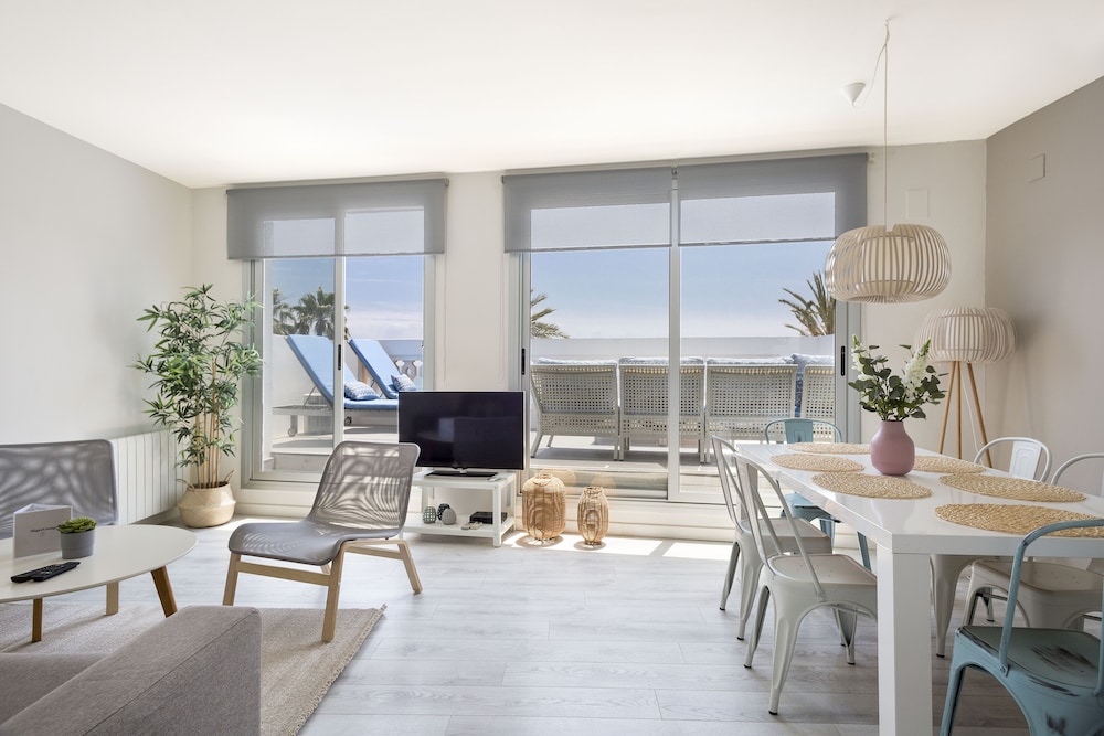 Apartamento exclusivo, 2 dormitorios, vista al mar, frente a la playa (Paseo de la Ribera 44)
