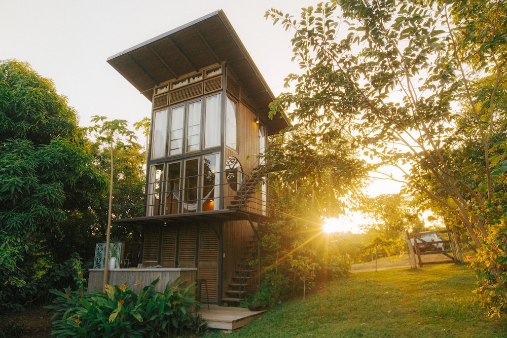 Luxury Tree House, 1 Queen Bed, Kitchen, Ocean View