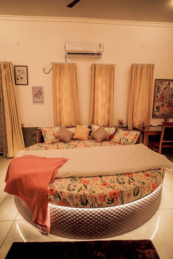 Deluxe Double Room, Patio, Pool View