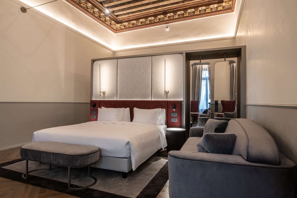 Junior Room (Renaissance Suite) photo 2