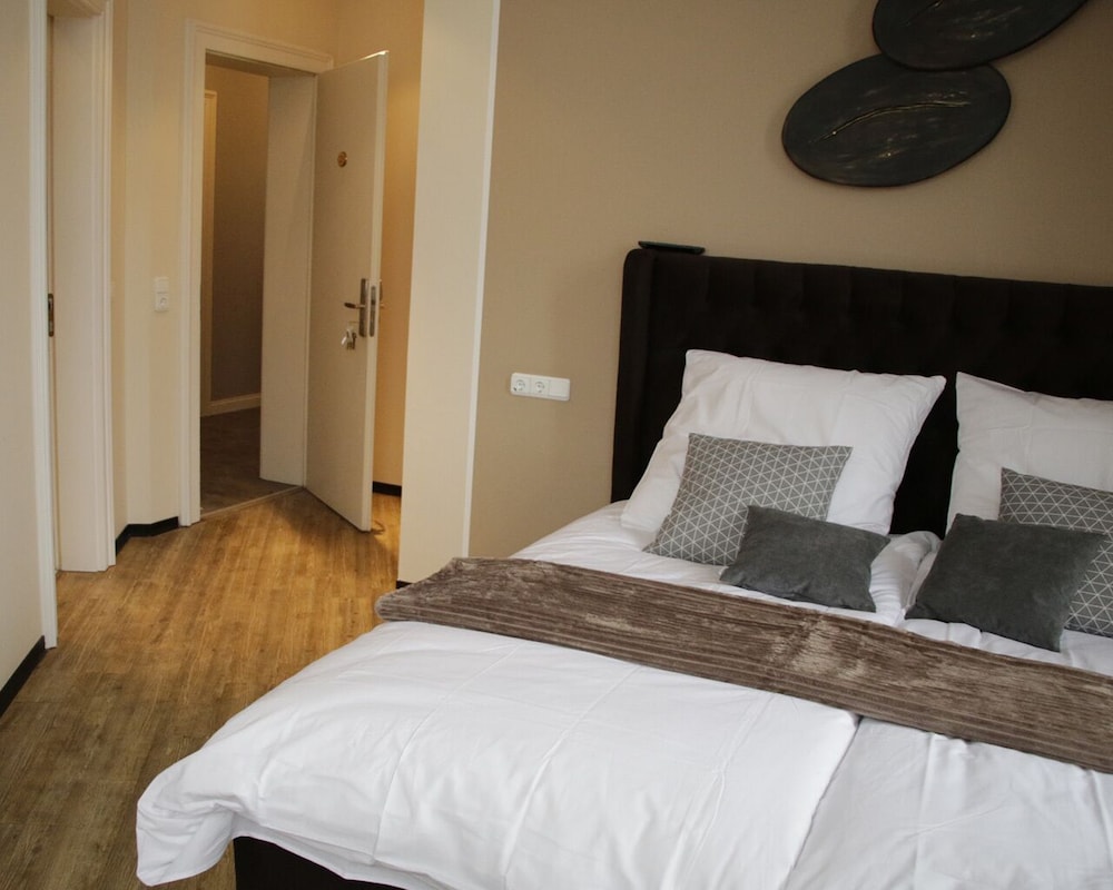 Triple Room, Accessible, Ensuite (Family) - Photo 1