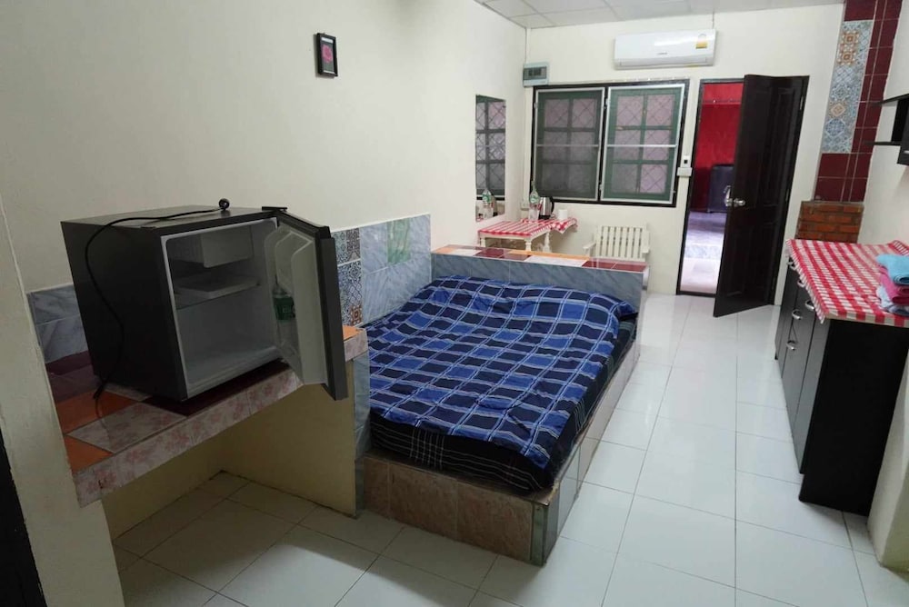 Basic Apartment photo 2