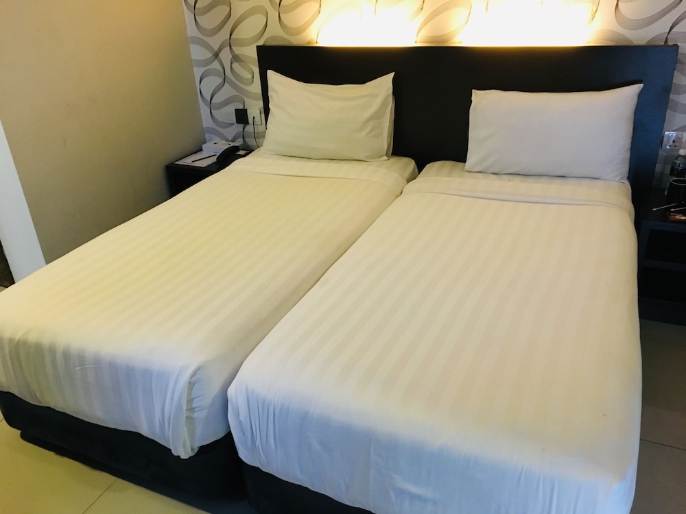 Deluxe Twin Room photo 3