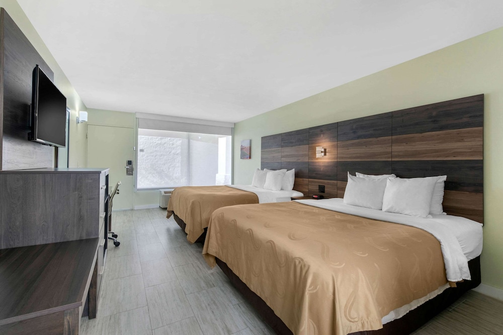 Standard Room, 2 Queen Beds, Non Smoking - Photo 1