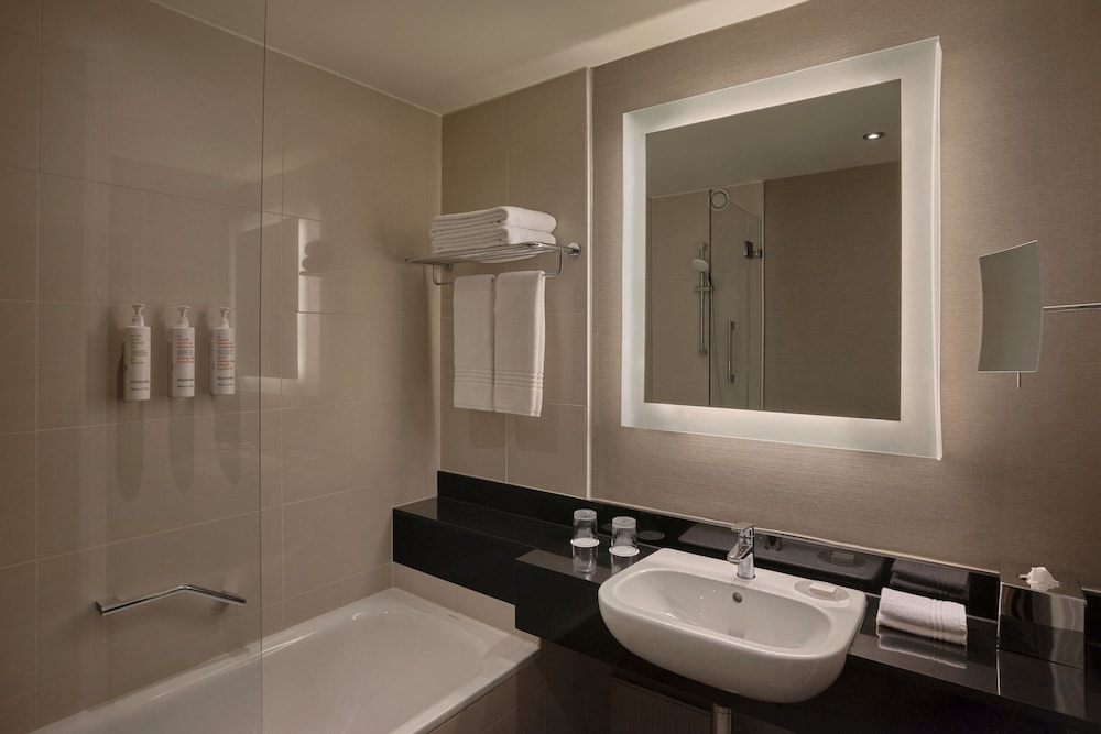 Deluxe Room, 2 Twin Beds (View) - Photo 11