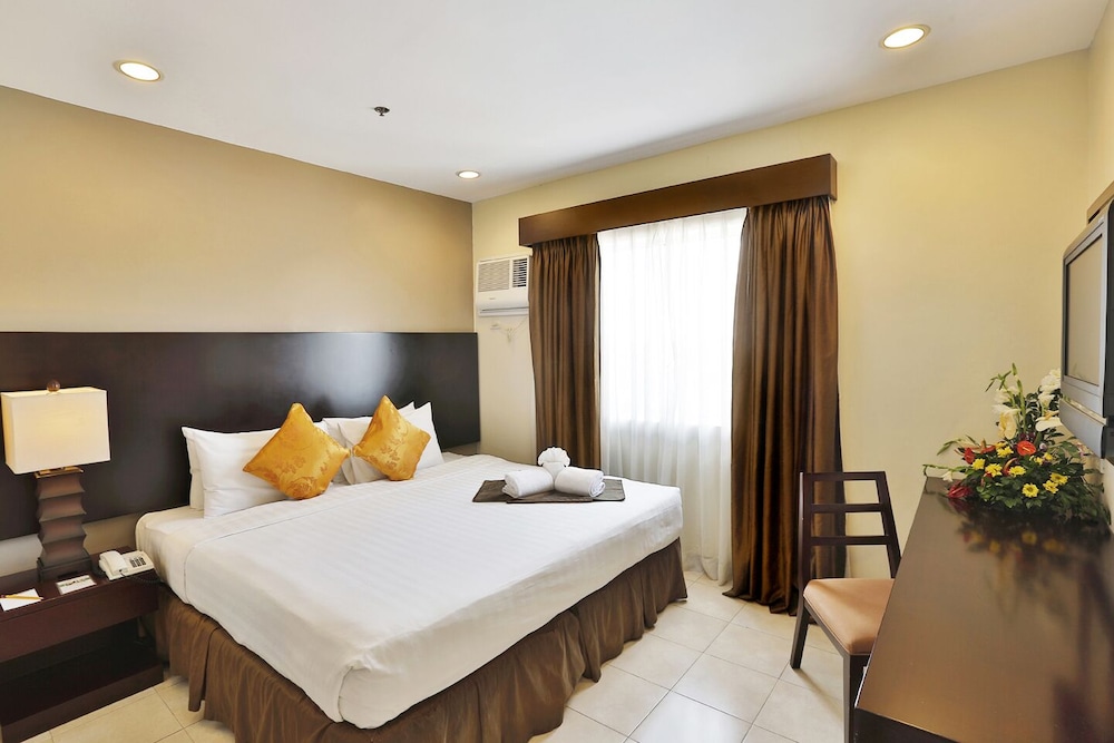 Executive Suite, 1 King Bed - Photo 3