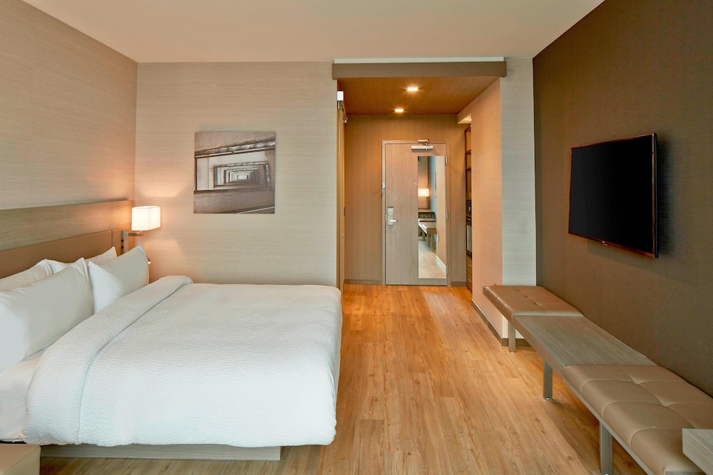 Standard Room, 1 King Bed with Sofa bed - Photo 4