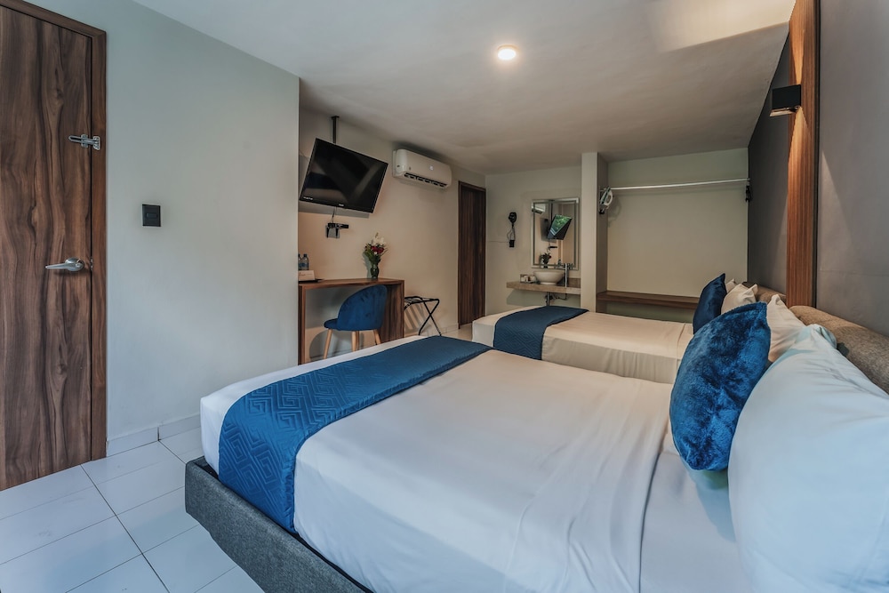 Standard Room, 2 Double Beds photo 3