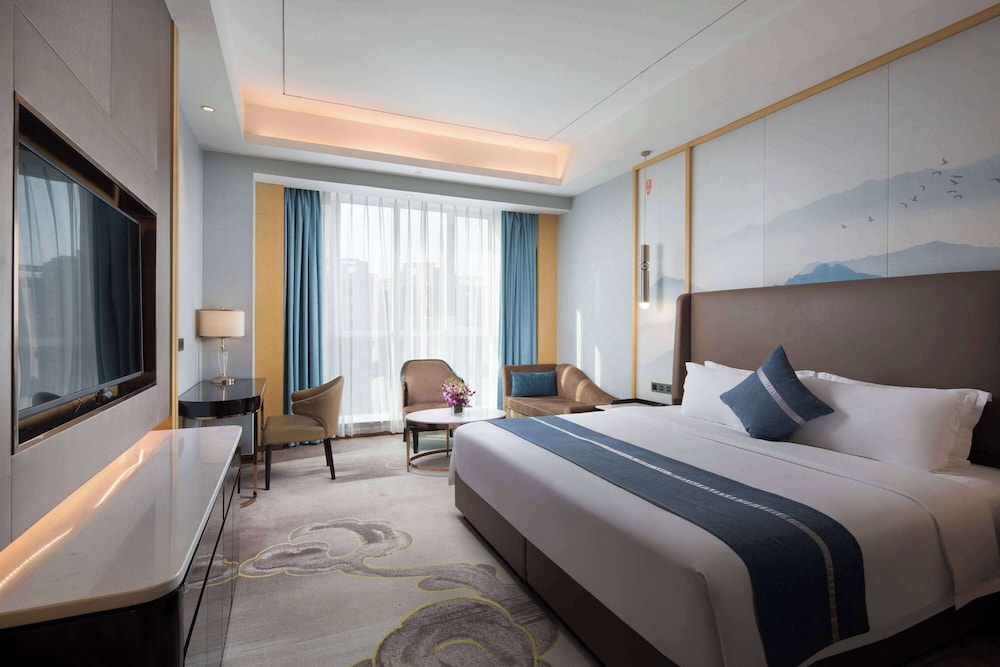 Superior Room, 1 King Bed, Non Smoking photo 1