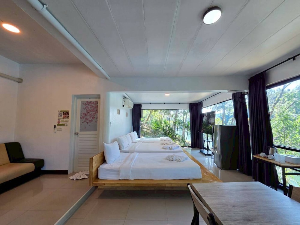 Family Room - Photo 4