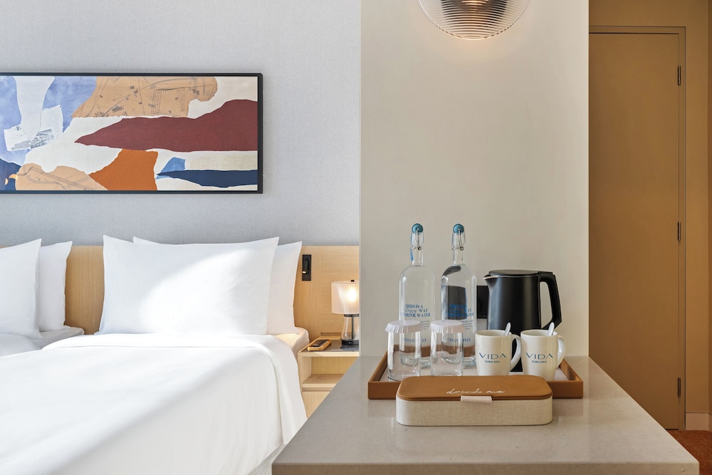 Deluxe Room, 2 Twin Beds (Burj Khalifa View) photo 2