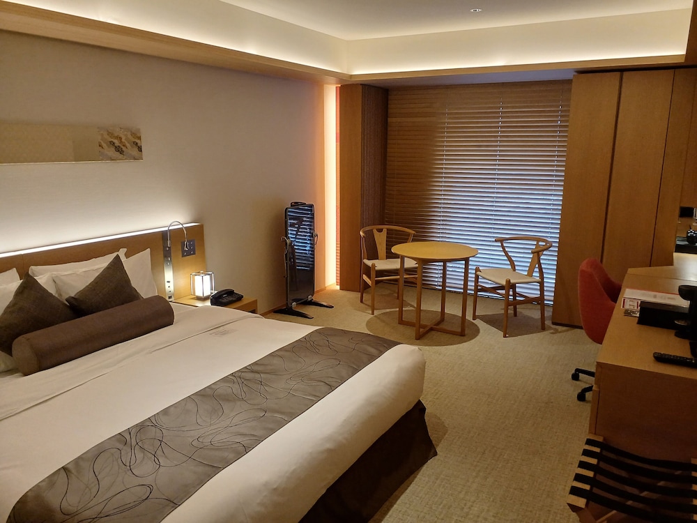 Standard Room, 1 King Bed (Top Floor)