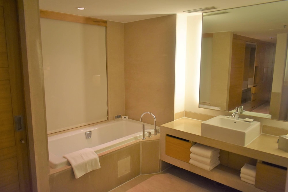 Club Suite, 1 Bedroom - Photo 7