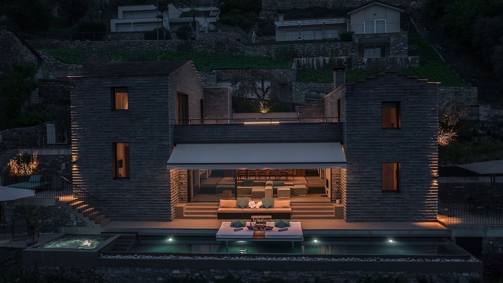 Villa photo 2
