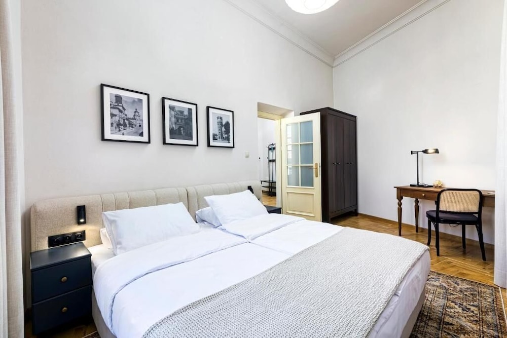 Comfort Suite, City View
