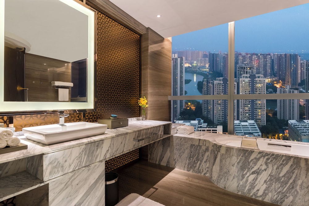 Deluxe Suite, 1 King Bed