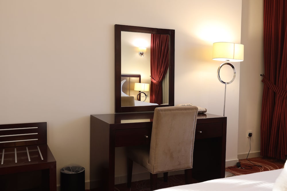 Standard Twin Room - Photo 11