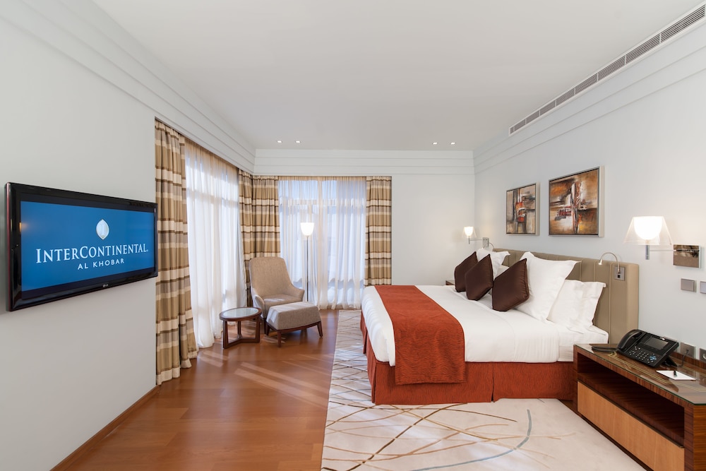 Premium Room, 1 King Bed, Club Lounge Access - Photo 2